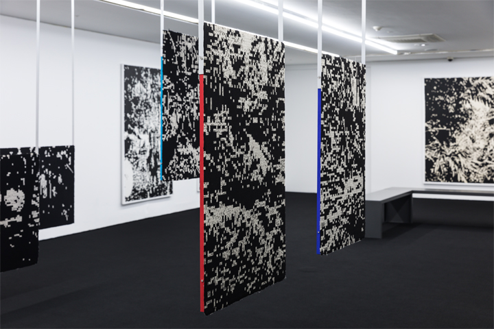 ����� ����